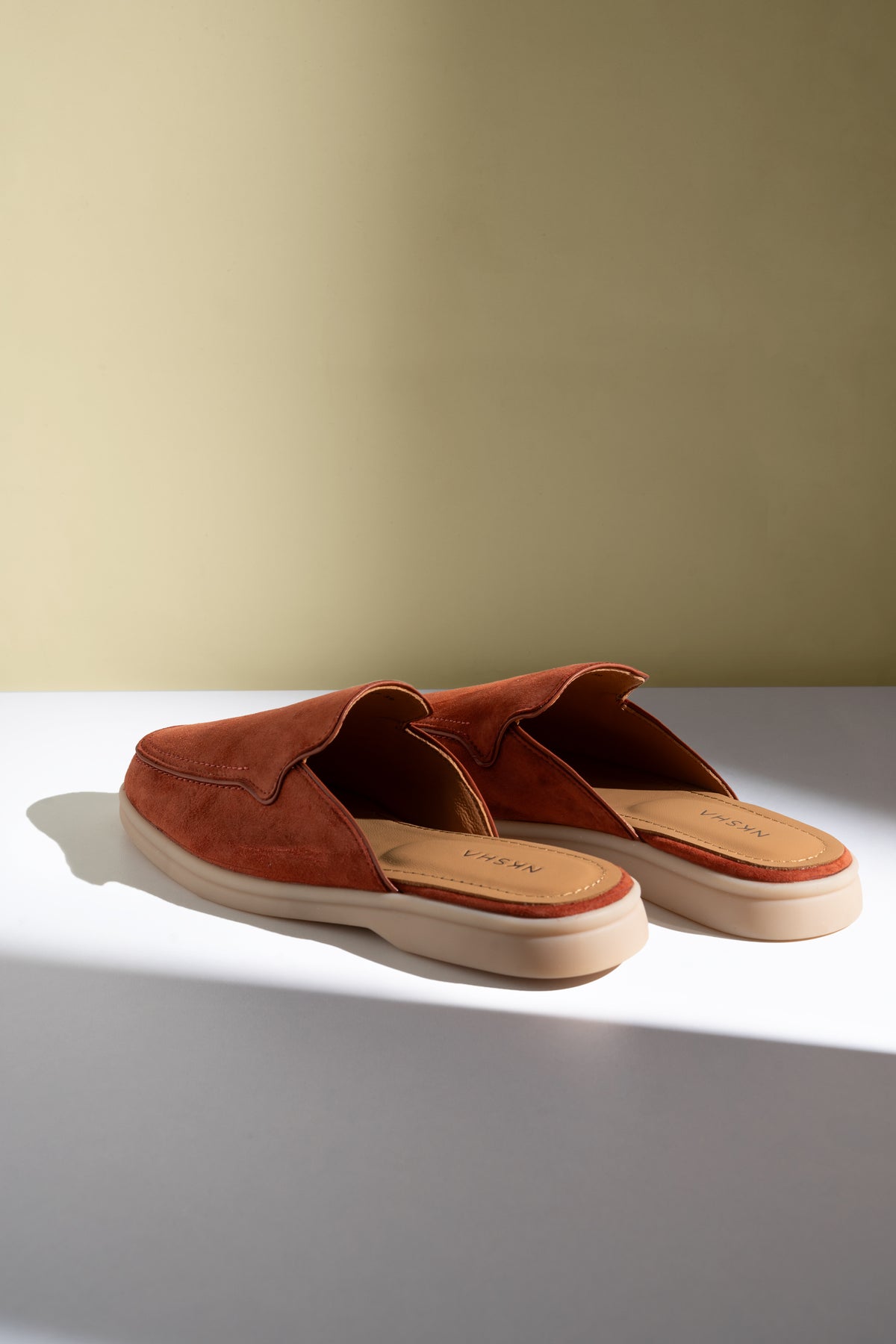 NKSHA Ease Loafers – Lava